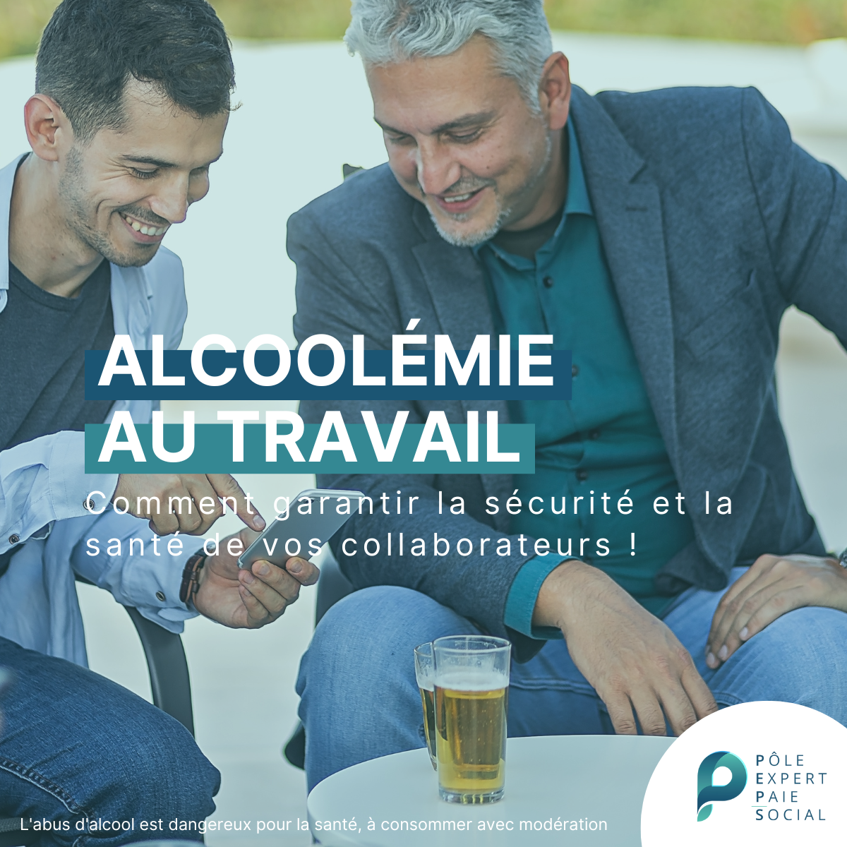 Deux collègues discutent autour d'un verre. Il y a écrit "Alcoolémie au travail : comment garantir la sécurité et la santé de vos collaborateurs !"