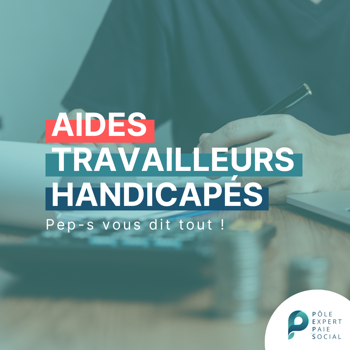 En arrière plan, une personne en train de remplir un dossier. Il y a écrit au centre "Aides travailleurs handicapés".